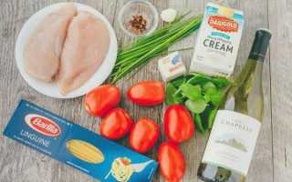 Запеченные рожки с куриным филе и овощами под сыром