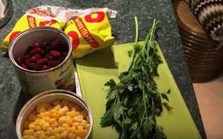 Салат из консервированной фасоли и кукурузы